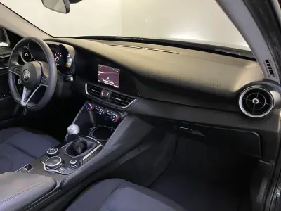 Alfa Romeo Giulia 2016 - 18500 EUR, 153000 km - AUTO.MOTO.pt - 153000km - foto 14 de 35