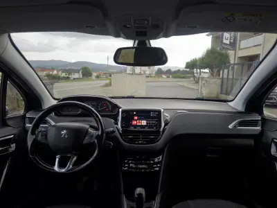 Peugeot 208 2018 - 10990 EUR, 181000 km - AUTO.MOTO.pt - 181000km - foto 29 de 38