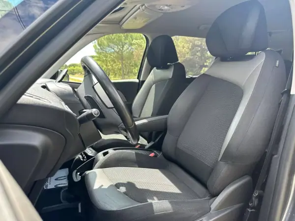 Citroën C4 Grand Picasso 2015 - 10350 EUR, 149000 km - AUTO.MOTO.pt - 149000km - foto 6 de 16