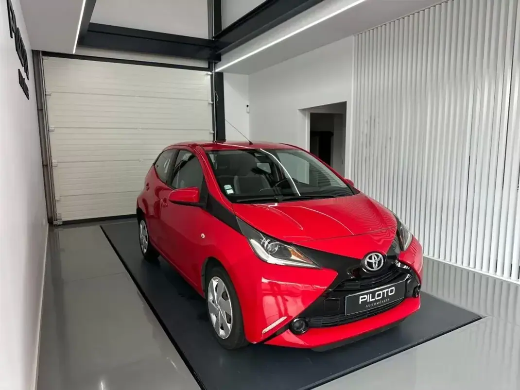 Toyota Aygo 2016 - 6990 EUR, 107121 km - AUTO.MOTO.pt - 107121km - foto 4 de 17