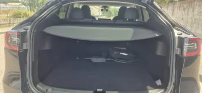 Tesla Model Y 2023 - 35900 EUR, 65000 km - AUTO.MOTO.pt - 65000km - foto 15 de 18