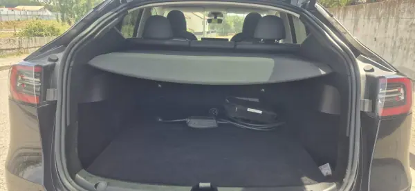 Tesla Model Y 2023 - 35900 EUR, 65000 km - AUTO.MOTO.pt - 65000km - foto 15 de 18