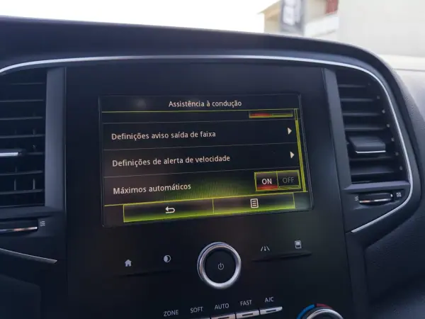 Renault Mégane Sport Tourer 2016 - 13990 EUR, 163000 km - AUTO.MOTO.pt - 163000km - foto 39 de 47
