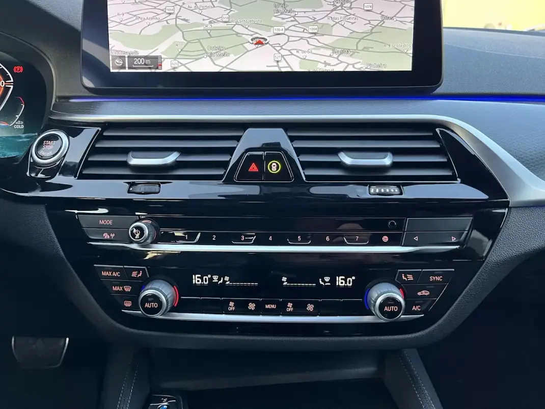 BMW 520 2022 - 33950 EUR, 124000 km - AUTO.MOTO.pt - 124000km - foto 19 de 45