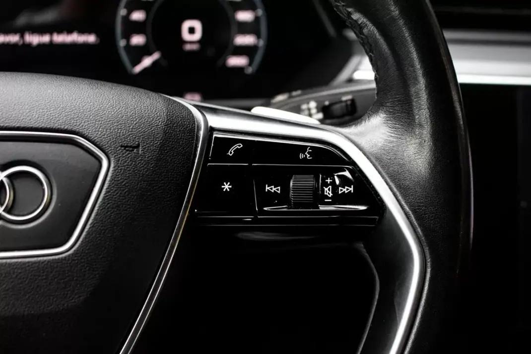 Audi Q8 e-Tron Sportback 2023 - 49900 EUR, 34353 km - AUTO.MOTO.pt - 34353km - foto 14 de 44