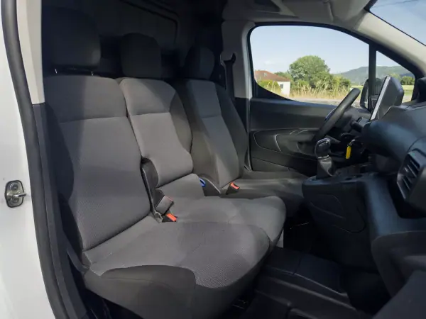 Peugeot Partner 2019 - 12990 EUR, 141000 km - AUTO.MOTO.pt - 141000km - foto 15 de 30