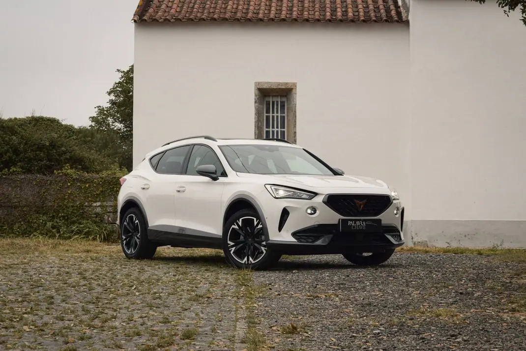 Cupra Formentor 2023 - 29990 EUR, 75000 km - AUTO.MOTO.pt - 75000km - foto 1 de 16