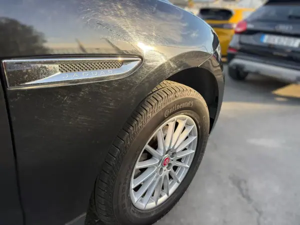 Jaguar F-Pace 2017 - 24900 EUR, 184000 km - AUTO.MOTO.pt - 184000km - foto 4 de 19