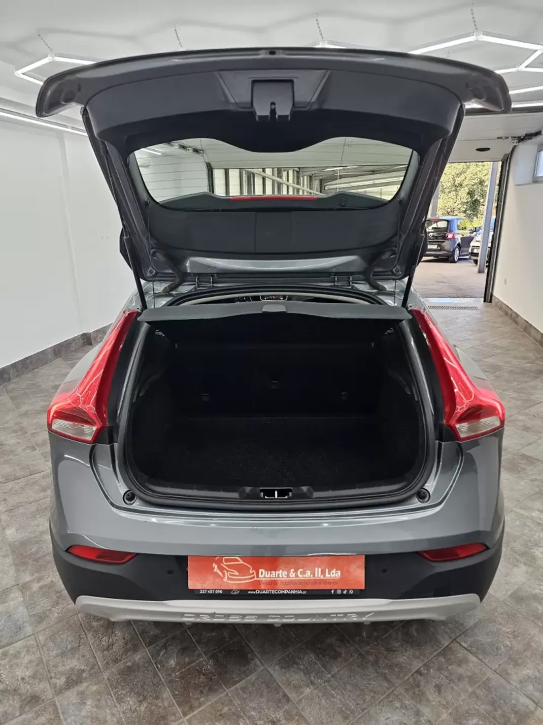 Volvo V40 Cross Country 2018 - 15000 EUR, 106816 km - 106816km - foto 40 de 40