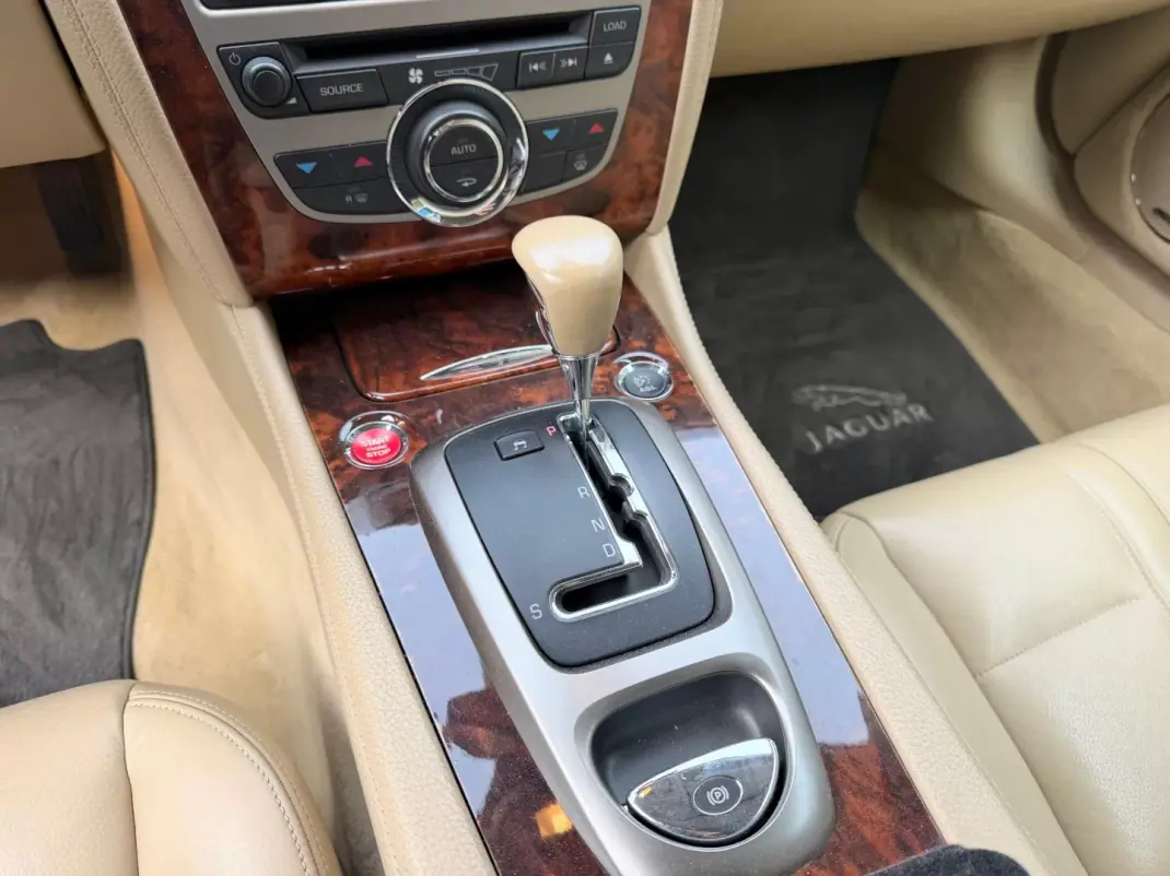 Jaguar XK 2006 - 38500 EUR, 186000 km - AUTO.MOTO.pt - 186000km - foto 7 de 15