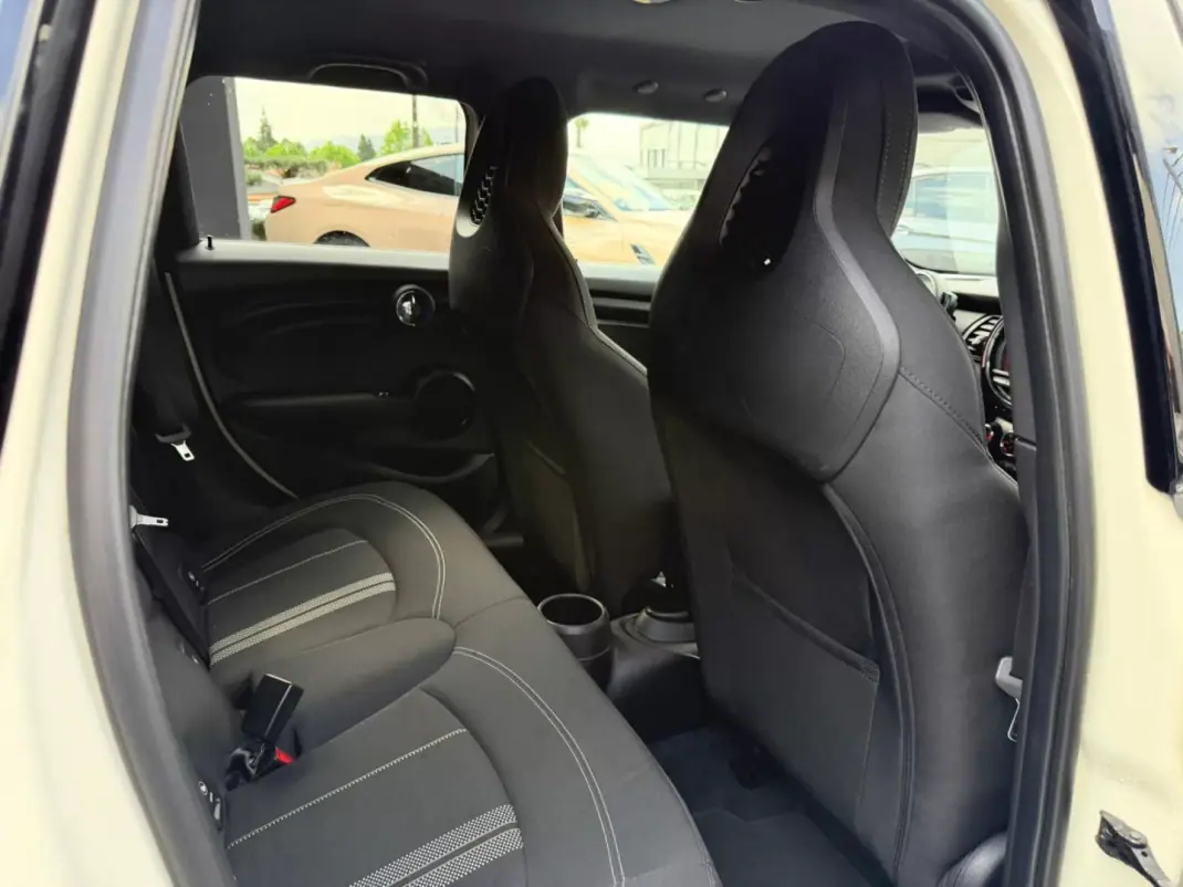 MINI Cooper 2018 - 17900 EUR, 144000 km - AUTO.MOTO.pt - 144000km - foto 12 de 12