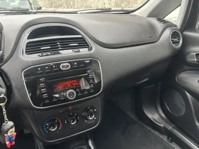 Fiat Punto Evo 2015 - 4500 EUR, 135000 km - AUTO.MOTO.pt - 135000km - foto 14 de 17