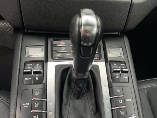 Porsche Macan 2014 - 34900 EUR, 215608 km - AUTO.MOTO.pt - 215608km - foto 36 de 41