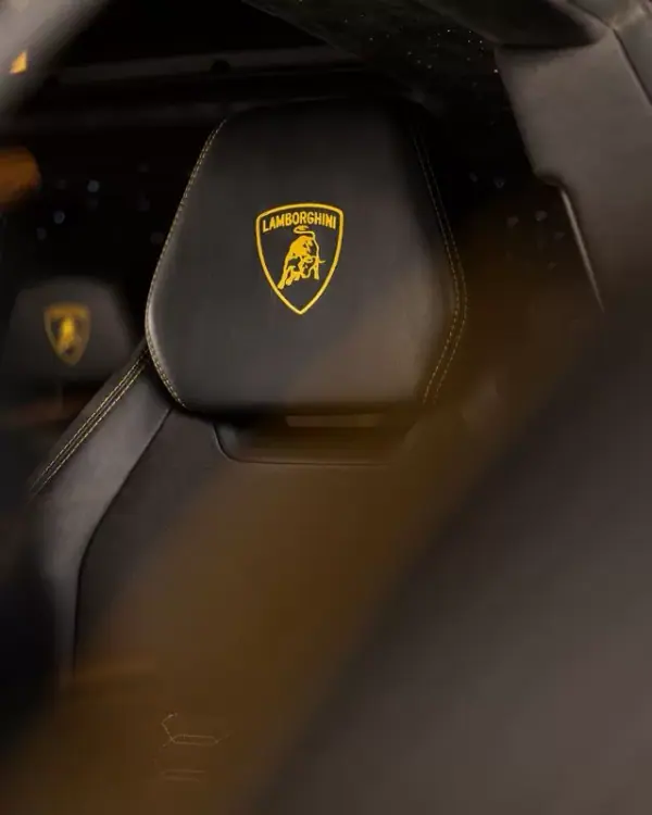 Lamborghini Urus 2020 - 275000 EUR, 104000 km - AUTO.MOTO.pt - 104000km - foto 30 de 40