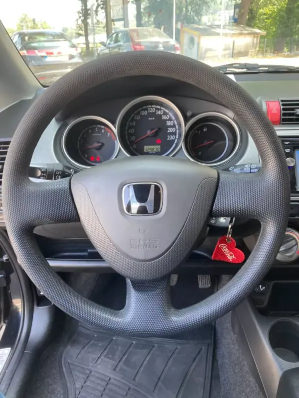 Honda Jazz 2006 - 5500 EUR, 129870 km - AUTO.MOTO.pt - 129870km - foto 7 de 17