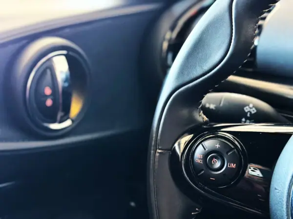 MINI Clubman 2019 - 18500 EUR, 43000 km - AUTO.MOTO.pt - 43000km - foto 22 de 35