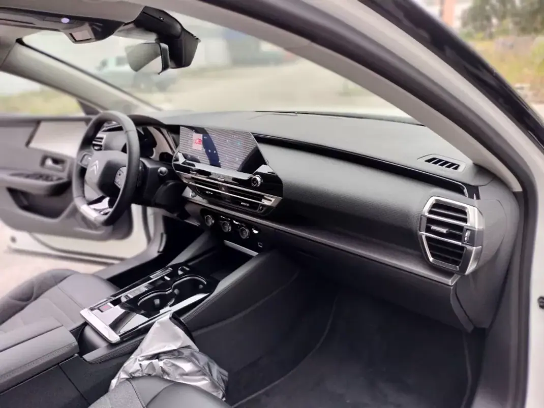 Citroën C5 X 2023 - 35000 EUR, 6500 km - AUTO.MOTO.pt - 6500km - foto 29 de 29