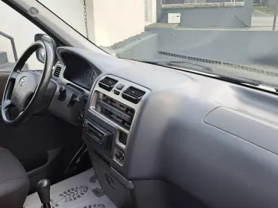 Toyota HiAce 2010 - 12500 EUR, 331380 km - AUTO.MOTO.pt - 331380km - foto 16 de 30