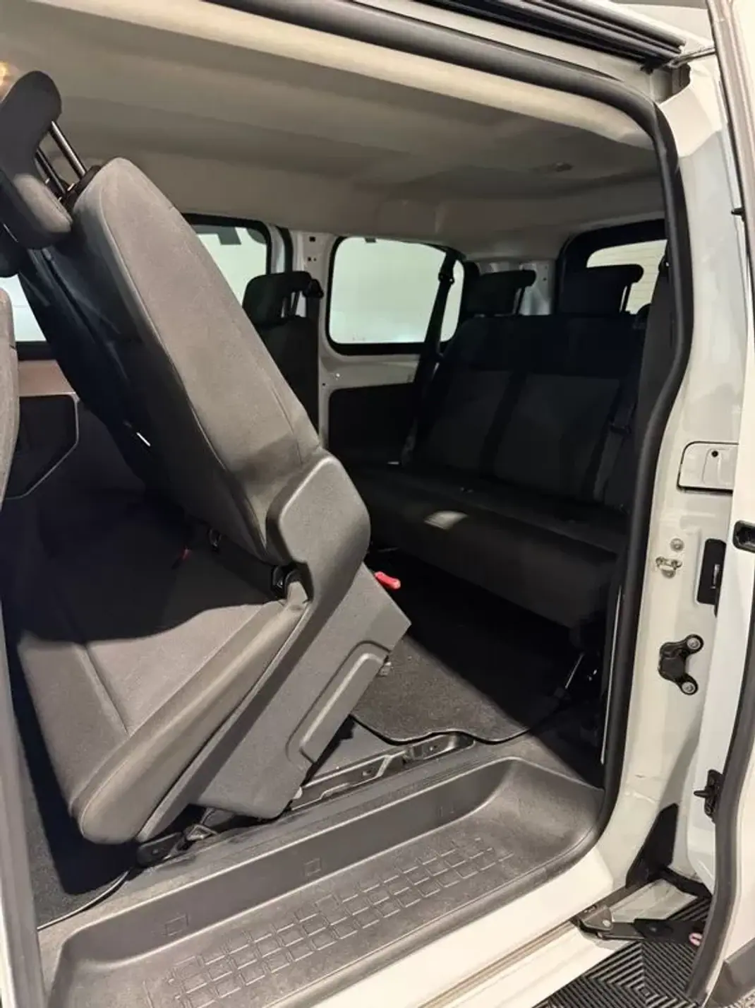 Opel Vivaro 2022 - 32900 EUR, 20415 km - 20415km - foto 32 de 50