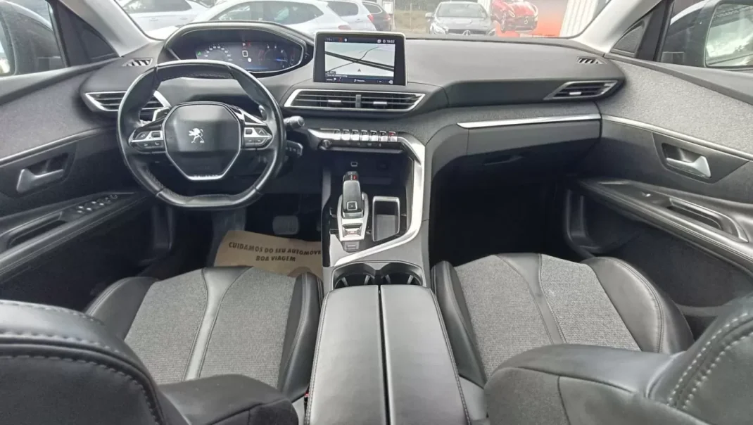 Peugeot 3008 2018 - 20990 EUR, 105000 km - AUTO.MOTO.pt - 105000km - foto 39 de 47