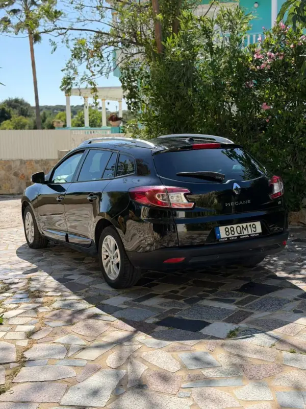 Renault Mégane 2015 - 10900 EUR, 102335 km - AUTO.MOTO.pt - 102335km - foto 6 de 9