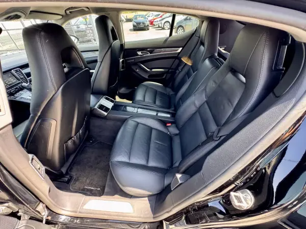 Porsche Panamera 2011 - 32500 EUR, 206000 km - 206000km - foto 18 de 20