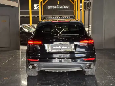 Porsche Cayenne 2017 - 42990 EUR, 155600 km - AUTO.MOTO.pt - 155600km - foto 6 de 31