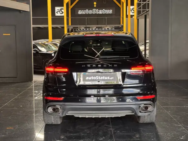 Porsche Cayenne 2017 - 42990 EUR, 155600 km - AUTO.MOTO.pt - 155600km - foto 6 de 31