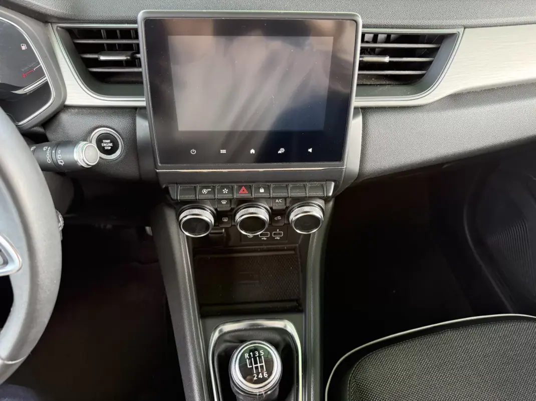 Renault Captur 2021 - 17900 EUR, 56795 km - AUTO.MOTO.pt - 56795km - foto 10 de 18