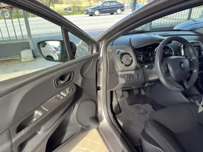 Renault Clio Sport Tourer 2014 - 8950 EUR, 143153 km - AUTO.MOTO.pt - 143153km - foto 19 de 30