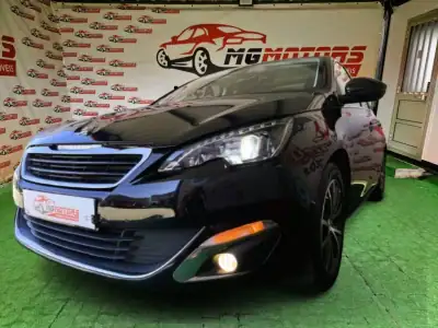 Peugeot 308 2015 - 12500 EUR, 144858 km - AUTO.MOTO.pt - 144858km - foto 13 de 73