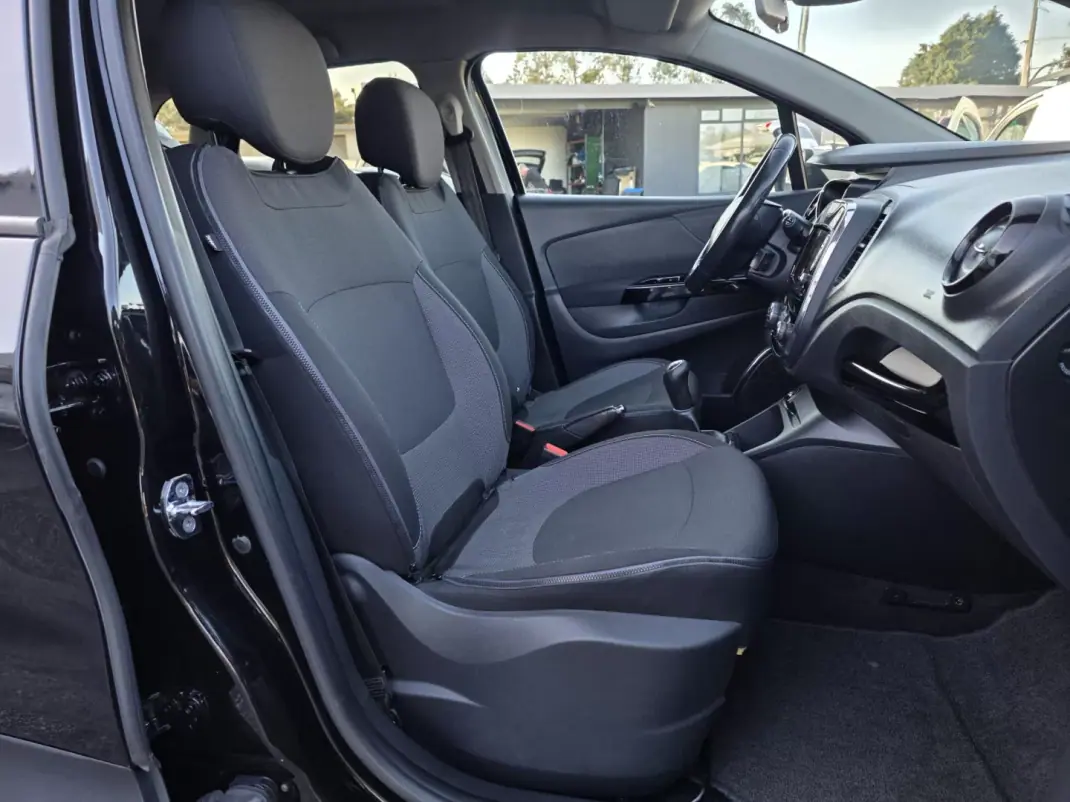 Renault Captur 2016 - 11990 EUR, 118000 km - AUTO.MOTO.pt - 118000km - foto 20 de 32