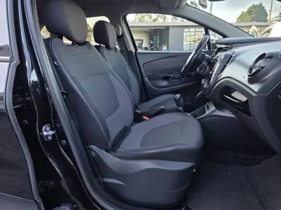 Renault Captur 2016 - 11990 EUR, 118000 km - AUTO.MOTO.pt - 118000km - foto 20 de 32