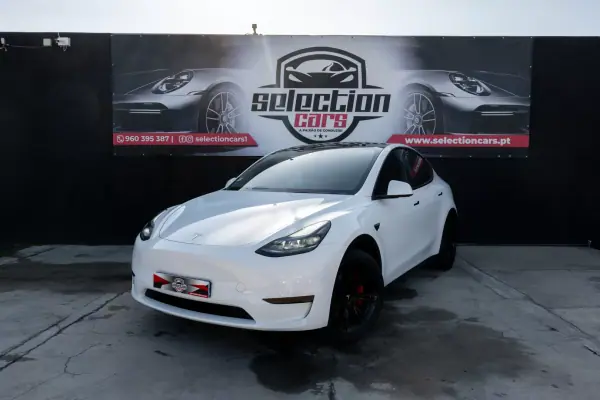 Tesla Model Y 2022 - 36900 EUR, 70000 km - AUTO.MOTO.pt - 70000km - foto 3 de 25