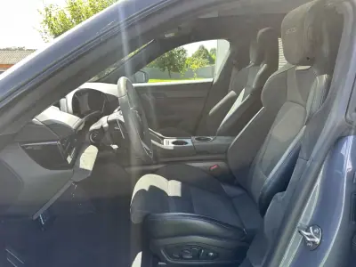 Porsche Taycan Sport Turismo 2025 - 130000 EUR, 19000 km - AUTO.MOTO.pt - 19000km - foto 36 de 78