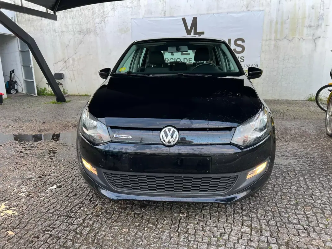 Volkswagen Polo 2015 - 8500 EUR, 150350 km - AUTO.MOTO.pt - 150350km - foto 5 de 11