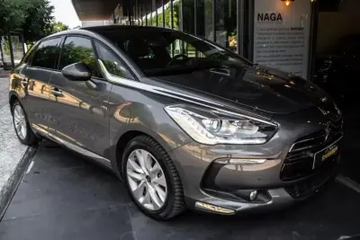 Citroën DS5 2013 - 8400 EUR, 271674 km - AUTO.MOTO.pt - 271674km - foto 6 de 39