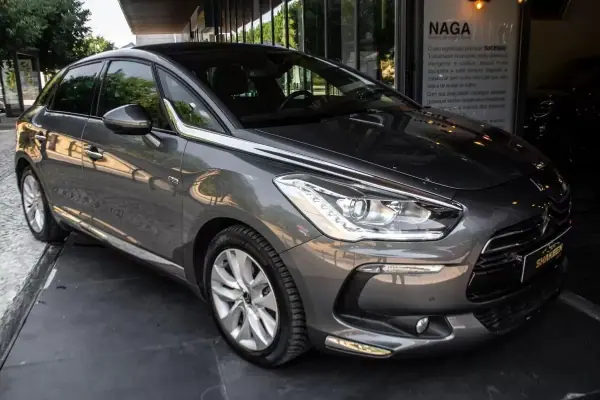 Citroën DS5 2013 - 8400 EUR, 271674 km - AUTO.MOTO.pt - 271674km - foto 6 de 39