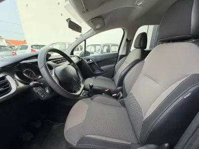 Citroën C3 2015 - 10500 EUR, 127000 km - AUTO.MOTO.pt - 127000km - foto 9 de 20