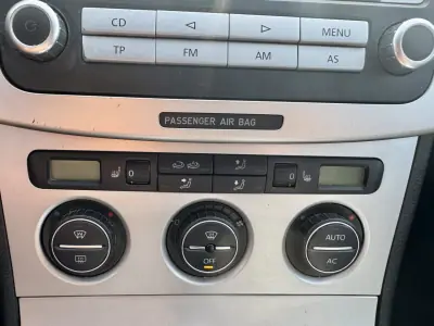 Volkswagen Passat Variant 2007 - 6950 EUR, 240000 km - AUTO.MOTO.pt - 240000km - foto 17 de 24