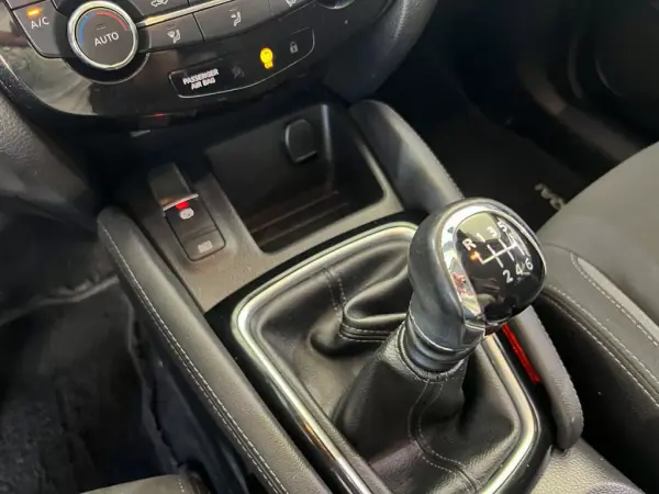 Nissan Qashqai 2019 - 16900 EUR, 120094 km - AUTO.MOTO.pt - 120094km - foto 15 de 22