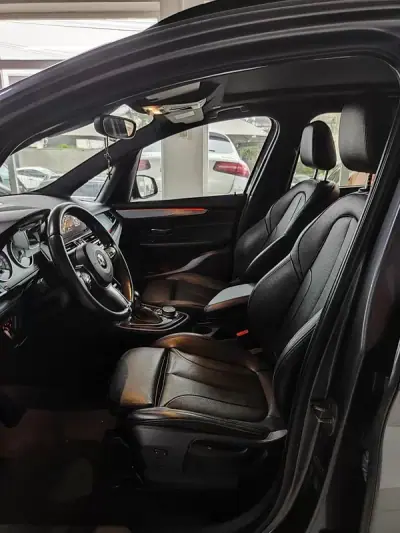 BMW 218 Gran Tourer 2015 - 17250 EUR, 190800 km - AUTO.MOTO.pt - 190800km - foto 11 de 35