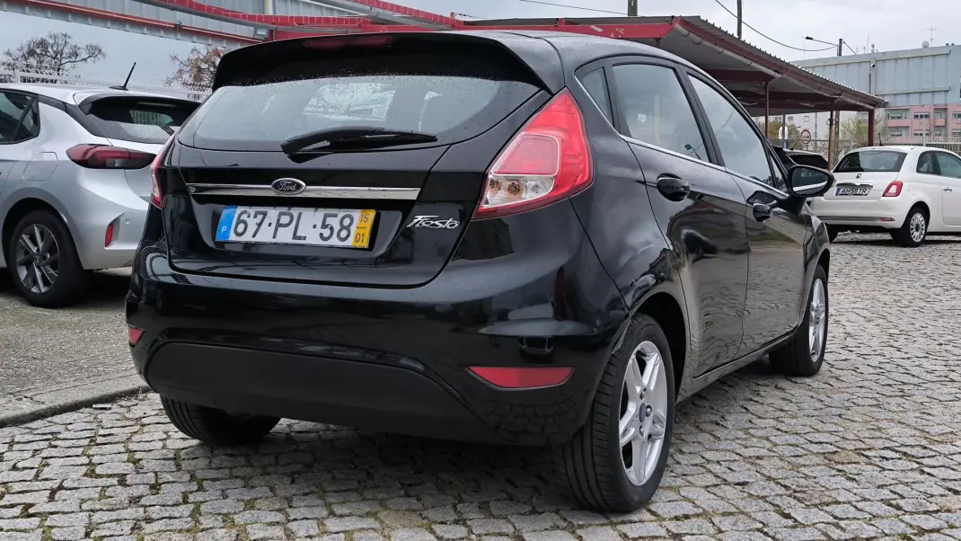 Ford Fiesta 2015 - 8450 EUR, 136200 km - AUTO.MOTO.pt - 136200km - foto 5 de 9