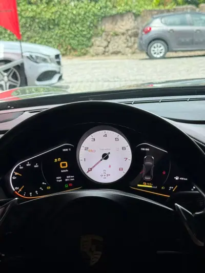 Porsche Panamera 2015 - 39900 EUR, 186000 km - AUTO.MOTO.pt - 186000km - foto 12 de 17
