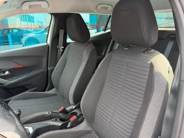 Peugeot 2008 2020 - 14900 EUR, 59000 km - AUTO.MOTO.pt - 59000km - foto 7 de 11