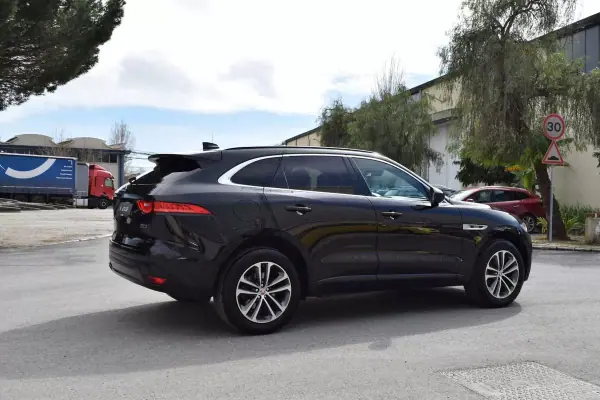 Jaguar F-Pace 2017 - 22500 EUR, 145545 km - AUTO.MOTO.pt - 145545km - foto 16 de 57
