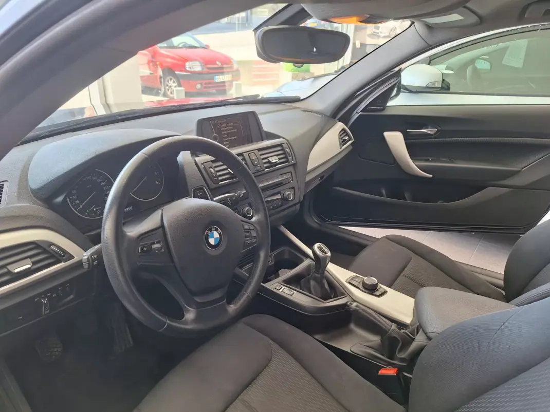 BMW 118 2013 - 11500 EUR, 170377 km - 170377km - foto 18 de 24