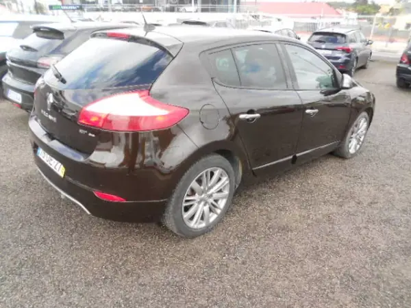 Renault Mégane 2013 - 9750 EUR, 218367 km - AUTO.MOTO.pt - 218367km - foto 6 de 17