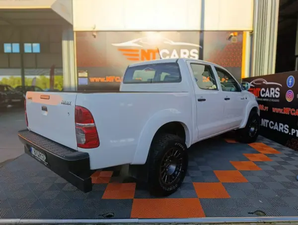 Toyota Hilux 2015 — foto 2 de 10