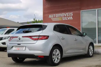 Renault Mégane 2020 - 13990 EUR, 180000 km - AUTO.MOTO.pt - 180000km - foto 11 de 29